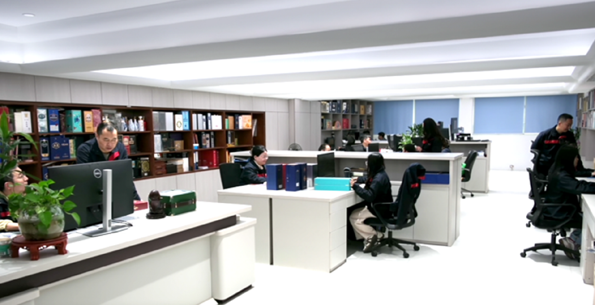 公司办公环境.png
